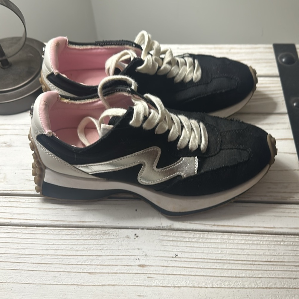 Steve Madden Kids Campo Blk/White Sneakers Size 3